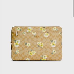 Coach Laptop Sleeve In Signature Canvas With Daisy Print